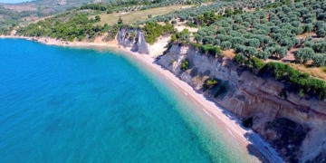 Παράνομη αλιεία χταπoδιών στη Μαλεσίνα