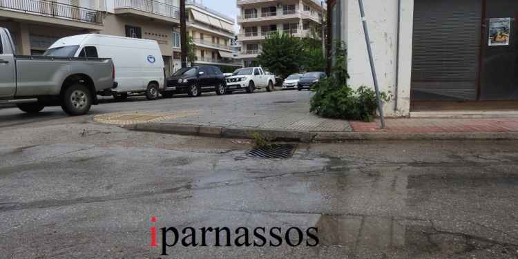 Ακαθάριστα φρεάτια σε κομβικό σημείο της Λιβαδειάς