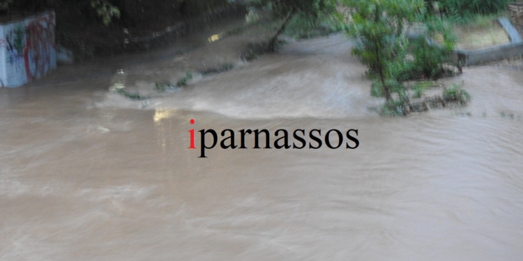 Ακαθάριστα φρεάτια σε κομβικό σημείο της Λιβαδειάς