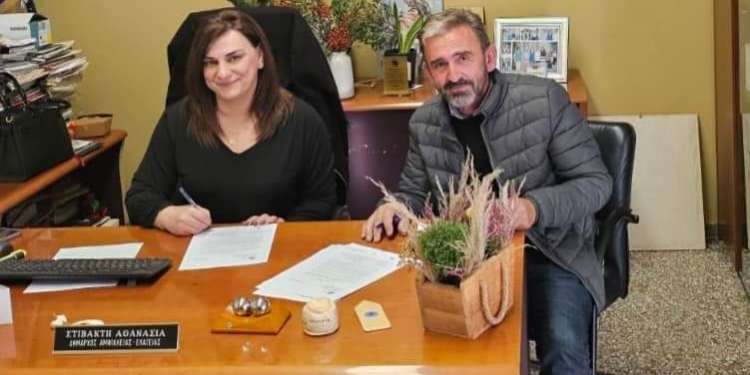 Υπεγράφησαν οι συμβάσεις για δύο σημαντικά έργα αγροτικής οδοποιίας στον Δήμο Αμφίκλειας – Ελάτειας