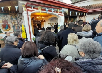 Πλήθος κόσμου αποχαιρέτησε με συγκίνηση τον Δημήτρη Βασιλείου