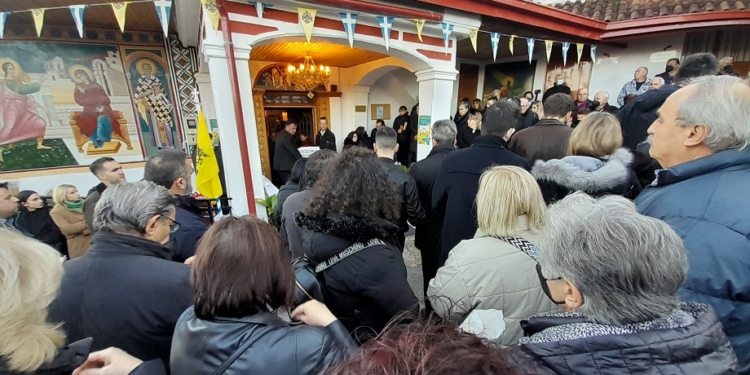 Πλήθος κόσμου αποχαιρέτησε με συγκίνηση τον Δημήτρη Βασιλείου