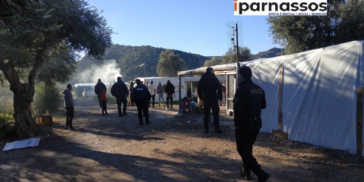 Σε εξέλιξη τώρα επιχείρηση στον καταυλισμό των ρομά στην Άμφισσα