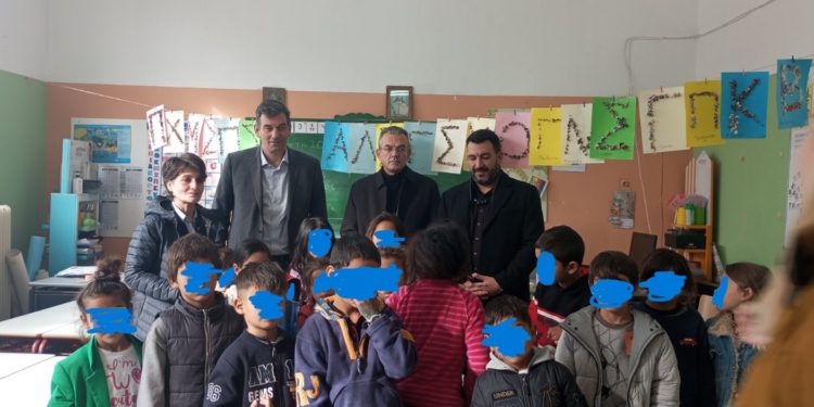 Δώρα στους μαθητές του 9ου Δημοτικού Σχολείου Θήβας