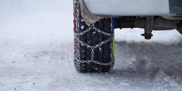 Με αλυσίδες ο δρόμος  Αράχωβας-Επτάλοφου -Χιονοδρομικό Κέντρο Παρνασσού και Λιβαδειάς Κυριακίου (μέσω Αναλήψεως)