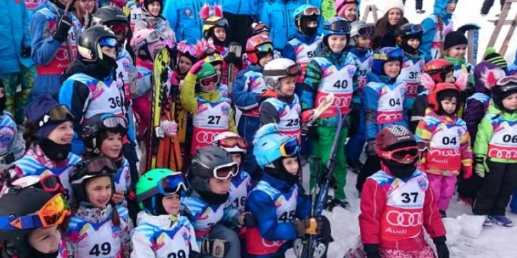 Χιόνι παιδιά και άθληση