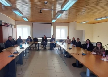 Συνάντηση εργασίας με τον Διευθυντή Α’ Βάθμιας Εκπαίδευσης στο Δημαρχείο Κάτω Τιθορέας