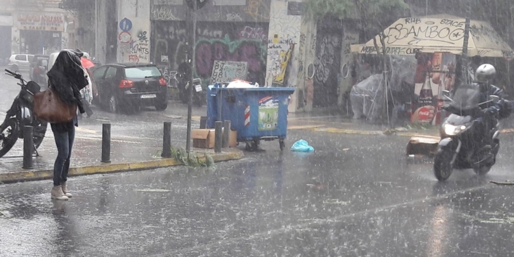 Επιδείνωση του καιρού με ισχυρές βροχές και καταιγίδες
