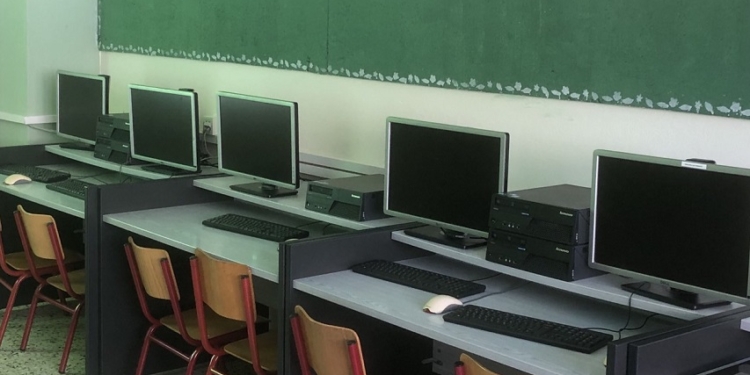 Ευχαριστήριο Αθανασίας Στιβακτή για δωρεά οθονών Η/Υ