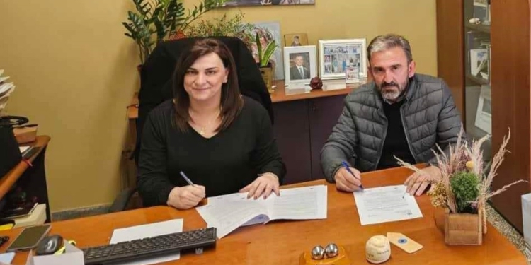 Υπεγράφη η σύμβαση για την αποκατάσταση του τοιχείου αντιστήριξης στο Τιθρώνιο