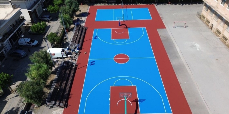 Νέες αναβαθμισμένες υποδομές στο προαύλιο του Γυμνασίου της Άμφισσας