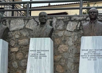 Ο Δήμαρχος Δελφών κ. Παναγιώτης Ταγκαλής στα αποκαλυπτήρια της προτομής του Νικόλαου Γκελεστάθη