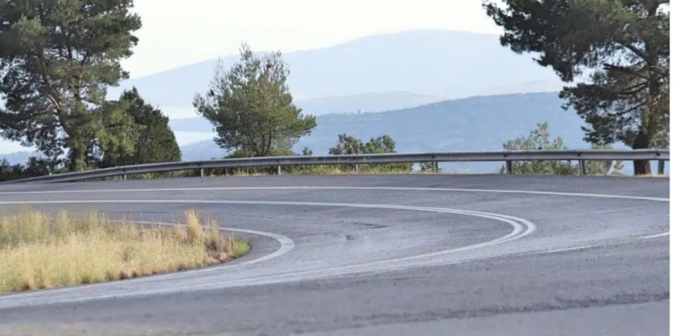 Από Δίστομο η κυκλοφορία λόγω πτώσης βράχου στους Δελφούς
