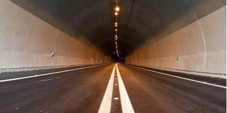 Και τυπικά με δίδυμες σήραγγες το “Μπράλος-Άμφισσα”