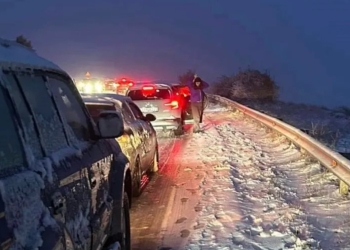 ΕΛ.ΑΣ: Σε ηλεκτρικά αυτοκίνητα οφείλεται το χάος στην Αράχωβα