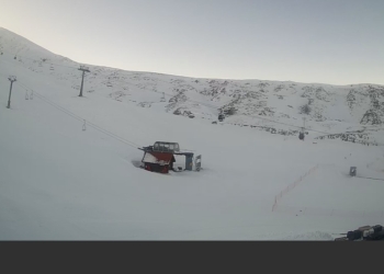 Με φρέσκο χιόνι και ανοικτές πίστες το Χιονοδρομικό Κέντρο Παρνασσού