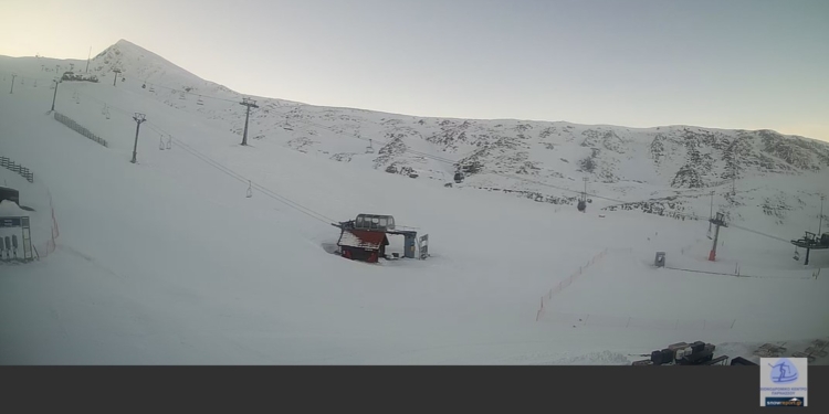 Με φρέσκο χιόνι και ανοικτές πίστες το Χιονοδρομικό Κέντρο Παρνασσού