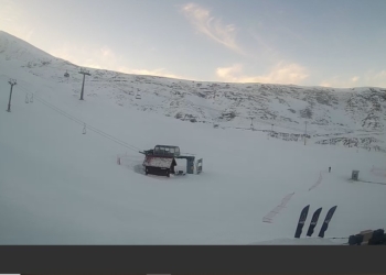 Με αρκετές πίστες ανοιχτές σήμερα το Χιονοδρομικό Κέντρο Παρνασσού