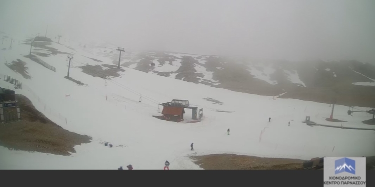 Χιονίζει τώρα στο Παρνασσό – ΒΙΝΤΕΟ
