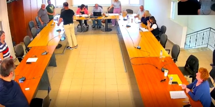 ΔΗΜΟΣ ΑΜΦΙΚΛΕΙΑΣ ΕΛΑΤΕΙΑΣ:”Αντί να βογκάει ο γάιδαρος, βογκάει το σαμάρι!” Και όχι για πρώτη φορά στον Δήμο μας.