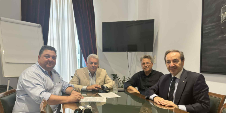 Μνημόνιο συνεργασίας για τη ίδρυση κέντρου άνοιας στην Άμφισσα