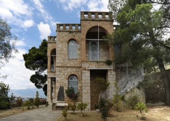 Υπεγράφη η σύμβαση για τη μελέτη επισκευής της Οικίας Σικελιανού στους Δελφούς