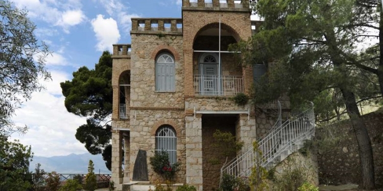 Υπεγράφη η σύμβαση για τη μελέτη επισκευής της Οικίας Σικελιανού στους Δελφούς