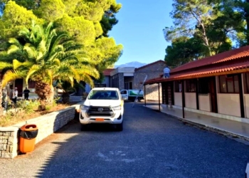 Σε εξέλιξη οι εργασίες στο δημοτικό σχολείο Γραβιάς και στο Γυμνάσιο-Λύκειο Γαλαξιδίου