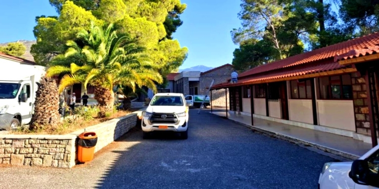 Σε εξέλιξη οι εργασίες στο δημοτικό σχολείο Γραβιάς και στο Γυμνάσιο-Λύκειο Γαλαξιδίου