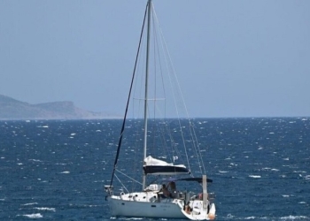 Βυθίστηκε ιστιοφόρο κοντά στον Μακρυνικόλα Δεσφινας