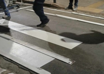 Λαμία: Εργασίες διαγράμμισης διαβάσεων πεζών – Τμηματική διακοπή κυκλοφορίας