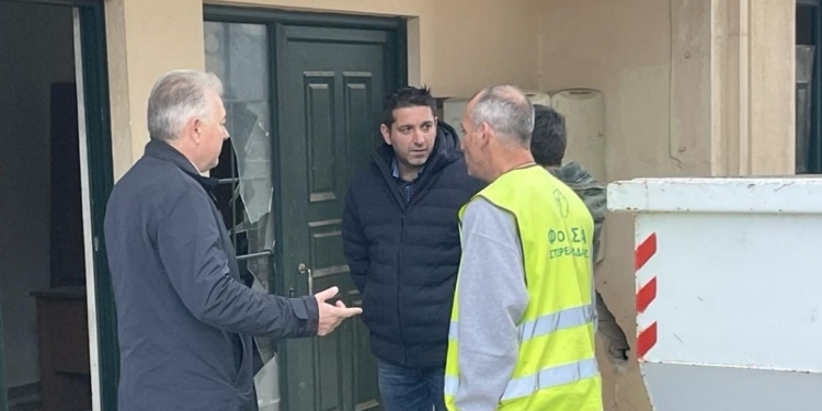 Παρέμβαση καθαρισμού του Δήμου Δελφών στο «Γηροκομείο Άμφισσας» 