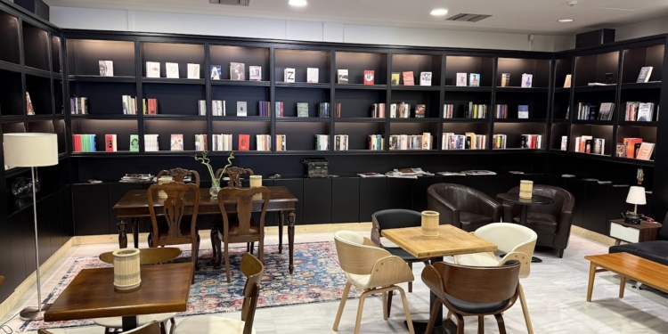 Στην Λιβαδειά παρουσιάζεται το Σάββατο <<Το μαύρο γάλα της ήττας>> του Π.Νιαβή ( στο Orlando) 