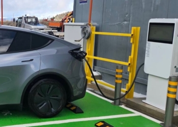 Ο Παρνασσός αλλάζει εποχή: Η πρώτη φόρτιση ηλεκτρικού οχήματος στις χιονισμένες πλαγιές!