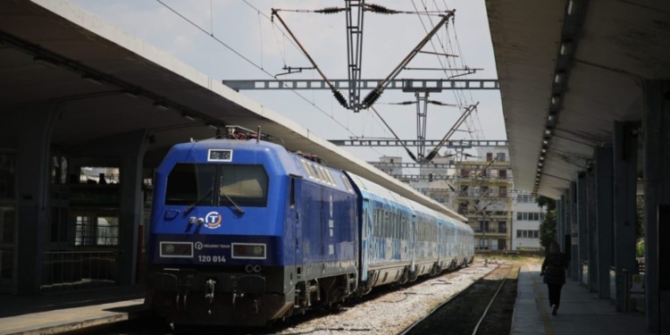 Χριστούγεννα στις ράγες: Το τρένο σταμάτησε, η ταλαιπωρία συνεχίστηκε