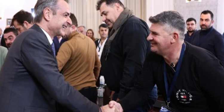 Μπλόκο Μπράλου: Απομάκρυνση αγρότη μετά τη συνάντηση με τον πρωθυπουργό