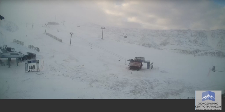 Ανοικτό με ελαφρά χιονόπτωση το Χιονοδρομικό στο Παρνασσό