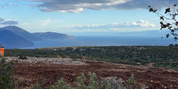Καταγγελία για «ανεξέλεγκτη καταστροφή» στη Φωκίδα λόγω ΑΠΕ