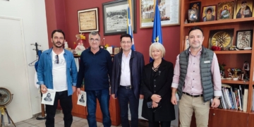 Δωρεά ζωής: Σε Δομοκό και Καμένα Βούρλα οι απινιδωτές