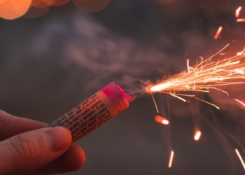 Σύλληψη στη Λιβαδειά για παράνομη κατοχή φωτοβολίδων και πυροτεχνημάτων