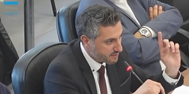Μαθητικές μεταφορές στη Στερεά Ελλάδα: Πληρώνονται τα δρομολόγια ή οι παρουσίες των μαθητών;