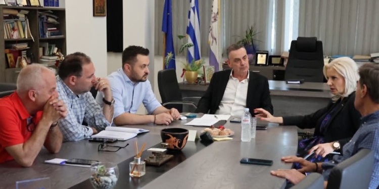 Αναπτυξιακά έργα στο τραπέζι της συνάντησης Καραμάνη – Καραλαριώτου