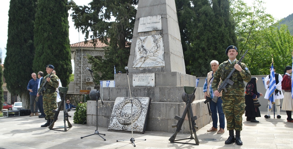 Η Γραβιά τίμησε με συγκίνηση και περηφάνια τον Οδυσσέα Ανδρούτσο ΒΙΝΤΕΟ & ΦΩΤΟ