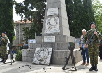 Η Γραβιά τίμησε με συγκίνηση και περηφάνια τον Οδυσσέα Ανδρούτσο ΒΙΝΤΕΟ & ΦΩΤΟ