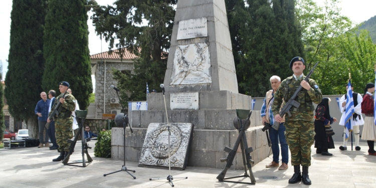Η Γραβιά τίμησε με συγκίνηση και περηφάνια τον Οδυσσέα Ανδρούτσο ΒΙΝΤΕΟ & ΦΩΤΟ