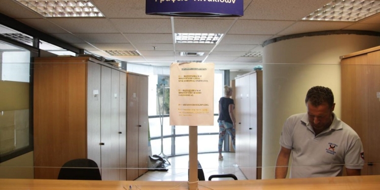 Ψηφιακό άλμα στην Περιφέρεια Στερεάς : Σε λειτουργία το νέο σύστημα απόδοσης πινακίδων οχημάτων