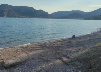Πιο φιλόξενη η παραλία του Διστόμου ενόψει καλοκαιριού