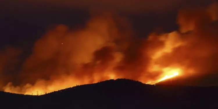 Πύρινος εφιάλτης σε Γαλλία και Ισπανία – Πάνω από 250.000 άνθρωποι εγκατέλειψαν τα σπίτια τους