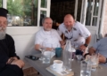 Μια απρόσμενη συνάντηση στο Δίστομο με έναν Έλληνα διάκονο από την Αμερική!