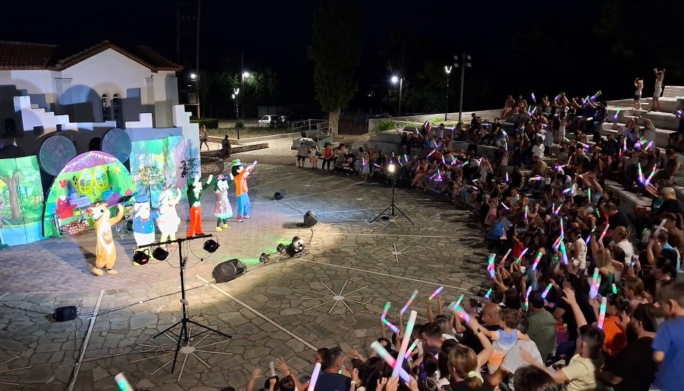 «Η παρέα του Μίκυ και το τραγούδι της χαράς» στο Αιάντειο Ανοιχτό Θέατρο Αταλάντης